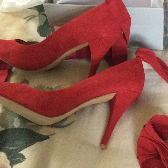 JLO Lipstick Red Rena Pump - Picture 8 of 9